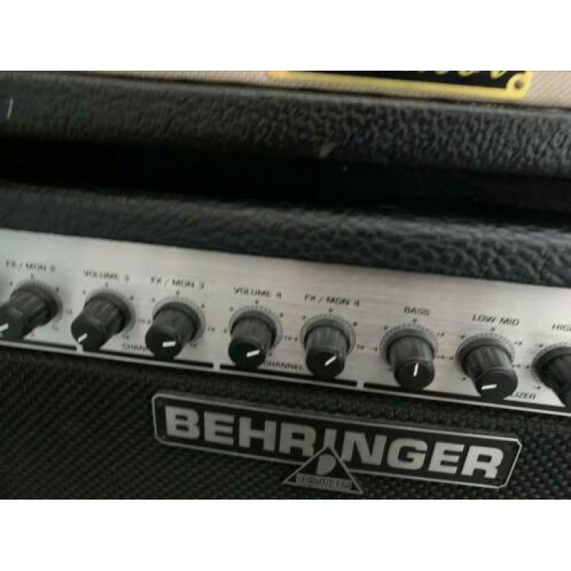 Keyboard monitor pa versterker. Behringer 120 watt