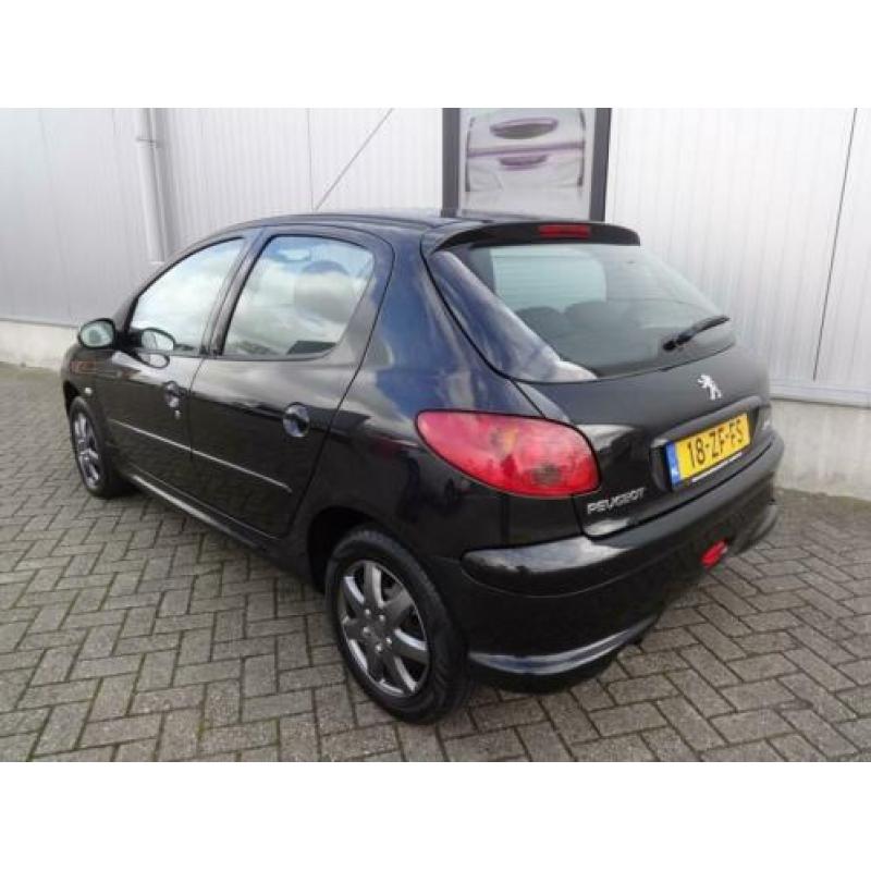 Peugeot 206 1.4 Forever NETTE 5 DEURS AUTO.AIRCO NW. APK.