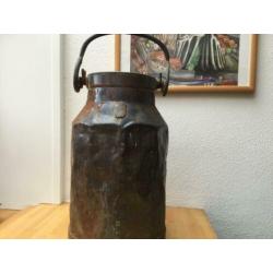 Oude 20 liter melkbus