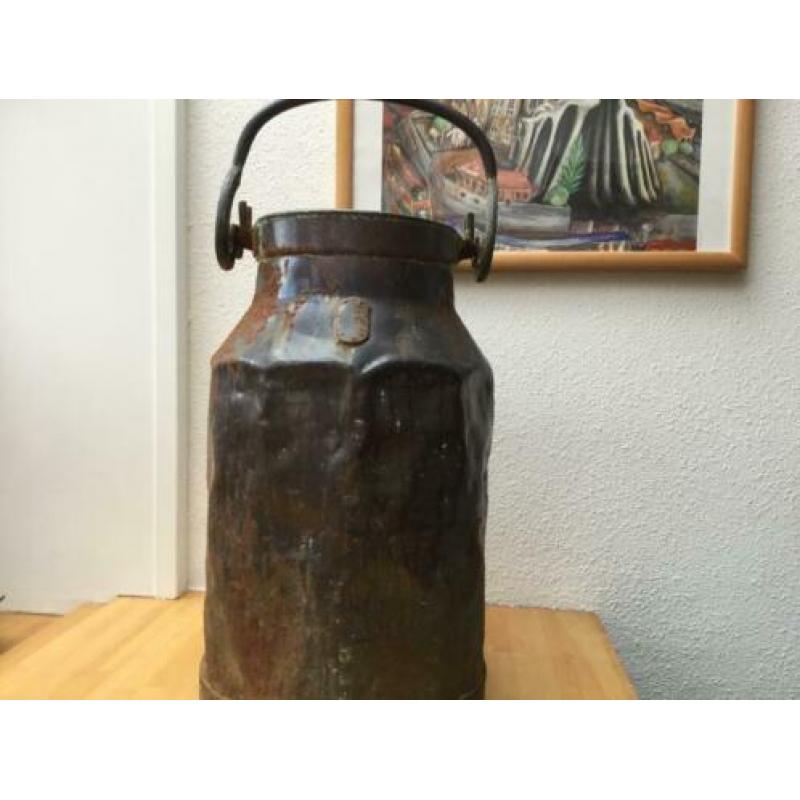 Oude 20 liter melkbus