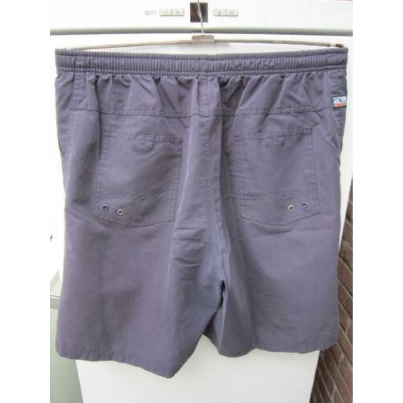 Broek. Korte knielange, donkerblauwe surf sportbroek MaatXXL