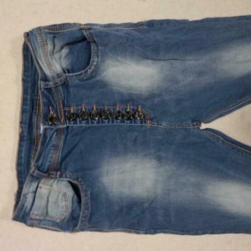 Hele stoere spijkerskinny.Veel knopen.Mt XS