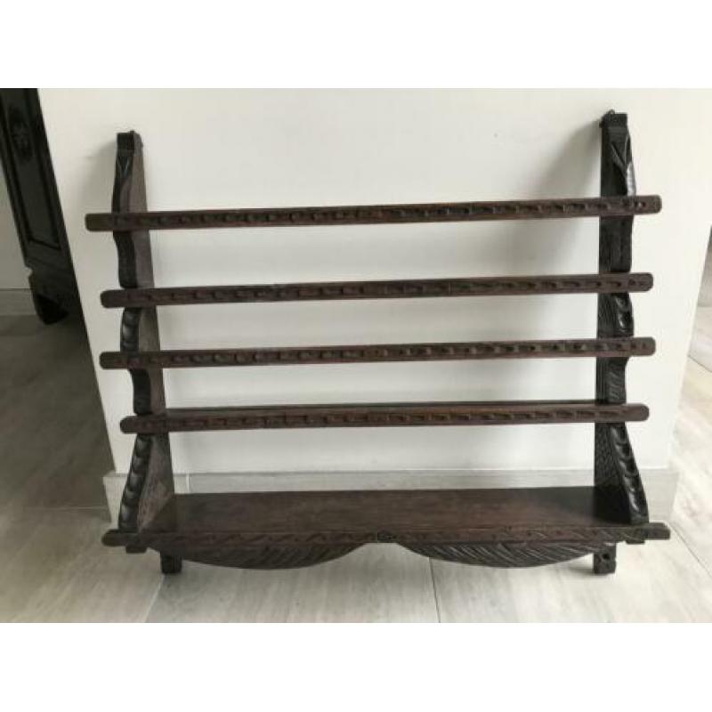 Mooi houtsnijwerk kop en schotel rek 48/48cm