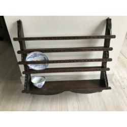 Mooi houtsnijwerk kop en schotel rek 48/48cm