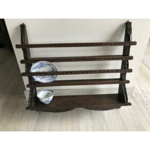 Mooi houtsnijwerk kop en schotel rek 48/48cm