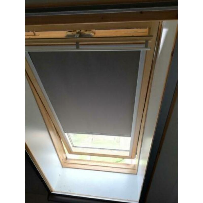 Velux GGL M08 dakraamrolgordijnen en horren
