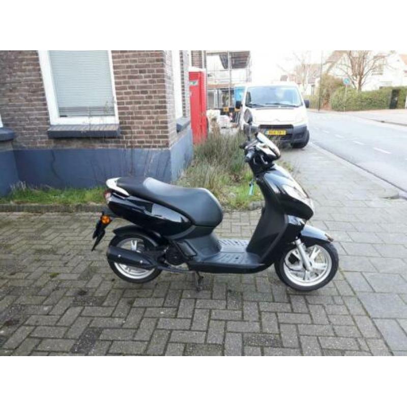 Peugeot kisbee snor 2015