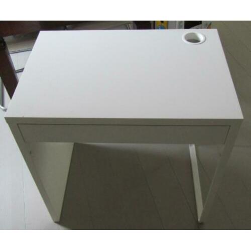 Bureau Micke van Ikea wit evt. met stoel Jules (beide 2 st.)