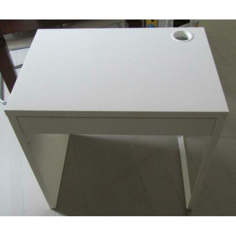 Bureau Micke van Ikea wit evt. met stoel Jules (beide 2 st.)