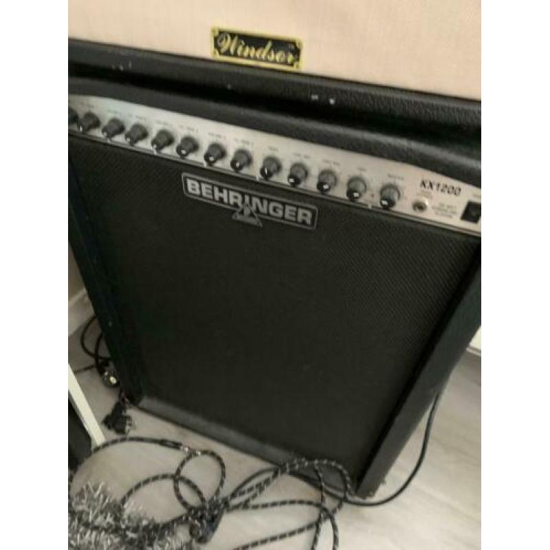 Keyboard monitor pa versterker. Behringer 120 watt
