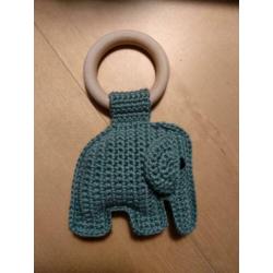 Gehaakte rammelaar olifant, handgemaakt. Zie alle foto's!