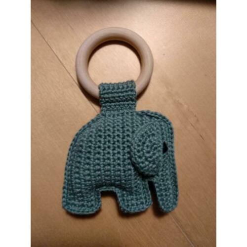 Gehaakte rammelaar olifant, handgemaakt. Zie alle foto's!