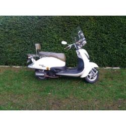 Retro snorscooter opknapper