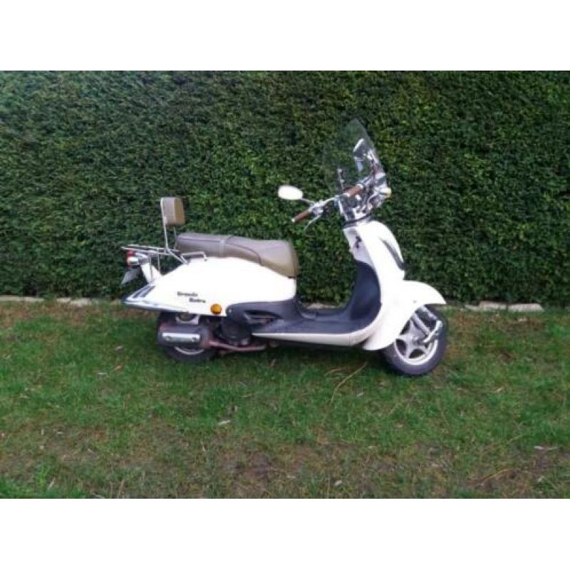 Retro snorscooter opknapper
