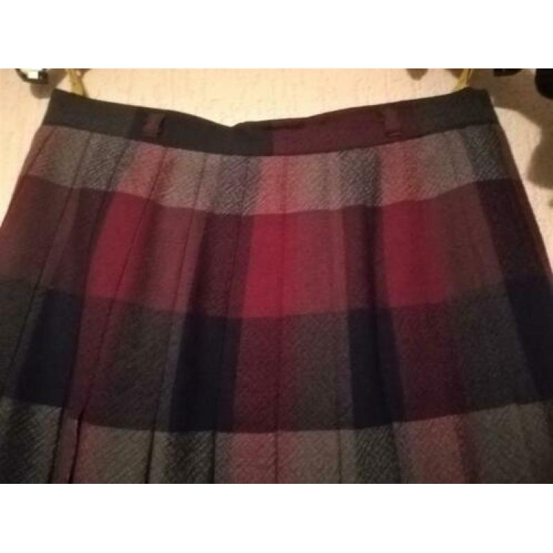 Plooirok bordeauxrood en donkerblauw scheerwol - nieuw