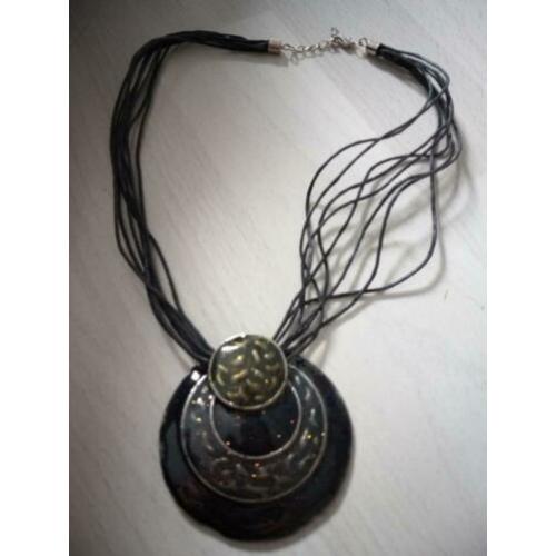3+1 SALE!! (3) Ketting zwart met geweldige hanger