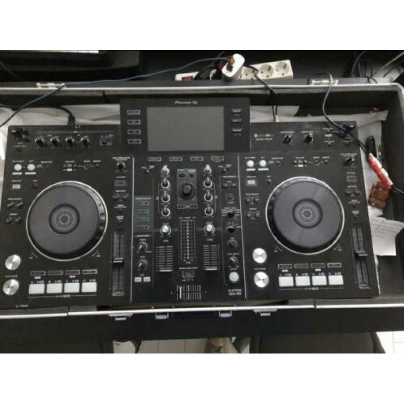 Pioneer xdj rx + speakers + flightcase