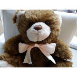 Happy Beer Emily met rose strik 28 cm hoog - NIEUW