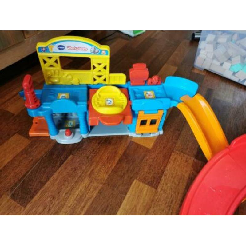 Vtech-baan met drie diertjes en twee autootjes!