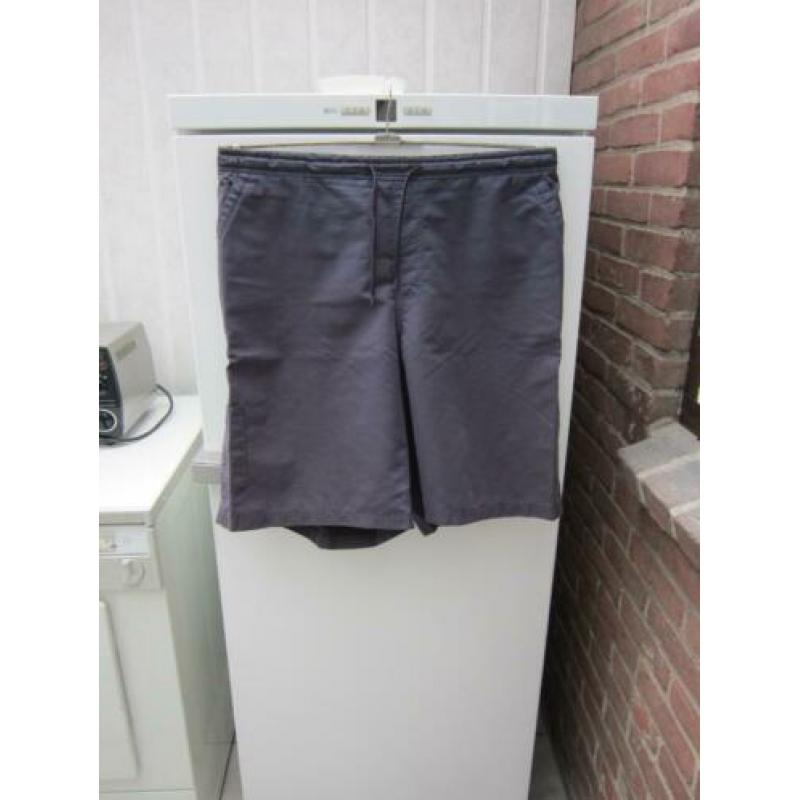 Broek. Korte knielange, donkerblauwe surf sportbroek MaatXXL
