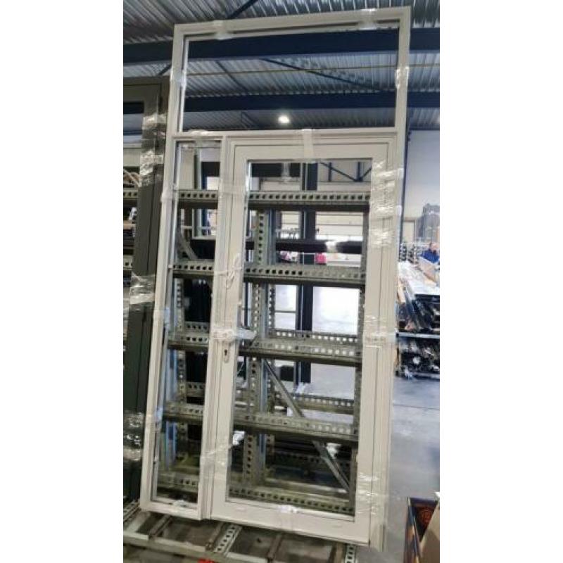 12 stuks Reynaers aluminium deuren.
