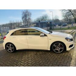 Mercedes-Benz A-klasse 250 Prestige AMG line Automaat, Panor