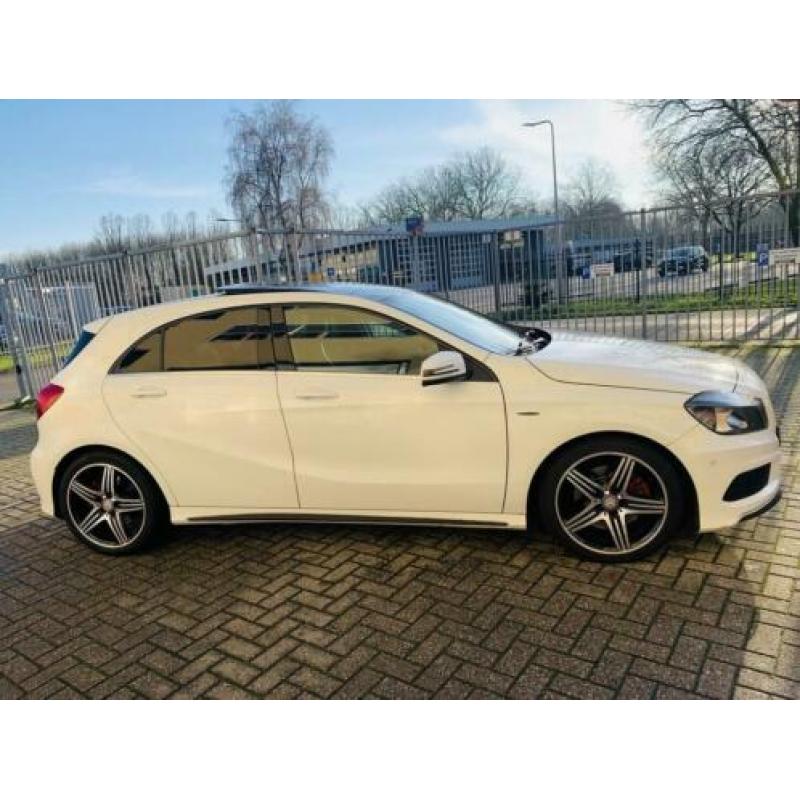 Mercedes-Benz A-klasse 250 Prestige AMG line Automaat, Panor