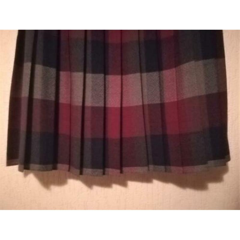 Plooirok bordeauxrood en donkerblauw scheerwol - nieuw