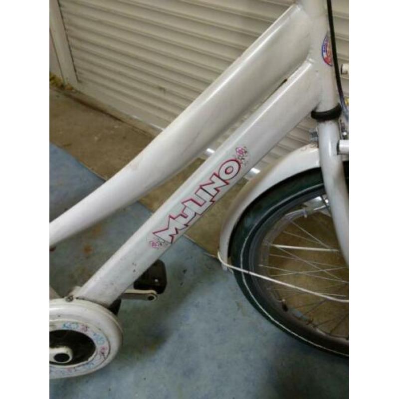 fiets meisje 24 inch wit met rek voorop handrem terugtrapre