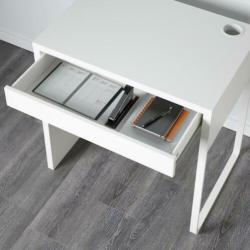Bureau Micke van Ikea wit evt. met stoel Jules (beide 2 st.)