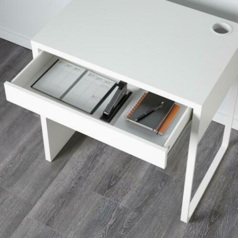 Bureau Micke van Ikea wit evt. met stoel Jules (beide 2 st.)