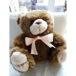 Happy Beer Emily met rose strik 28 cm hoog - NIEUW