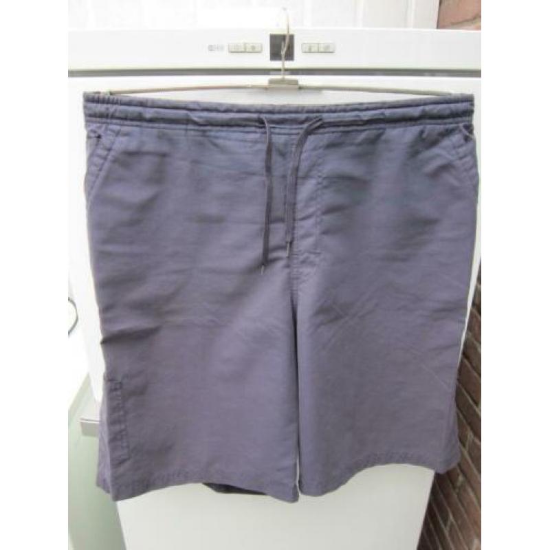 Broek. Korte knielange, donkerblauwe surf sportbroek MaatXXL