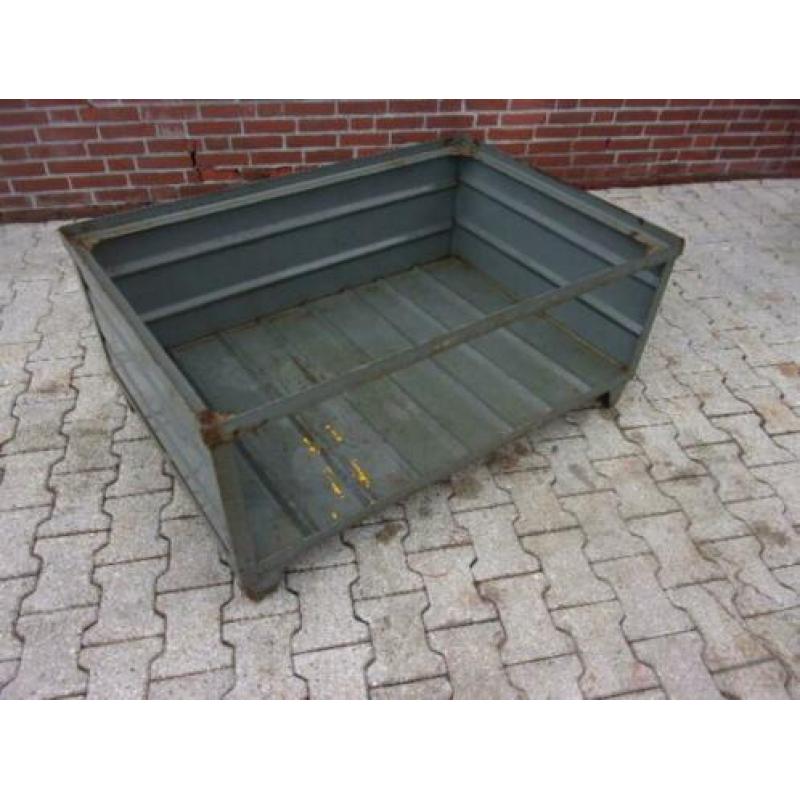 Plaatstalen bak 124 cm x 84 cm