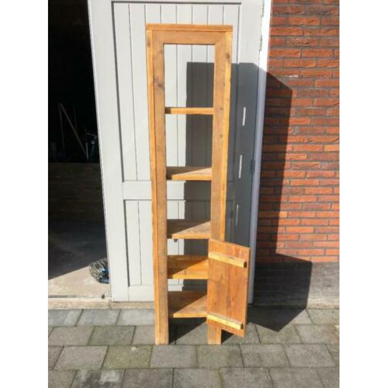 Steigerhouten kast