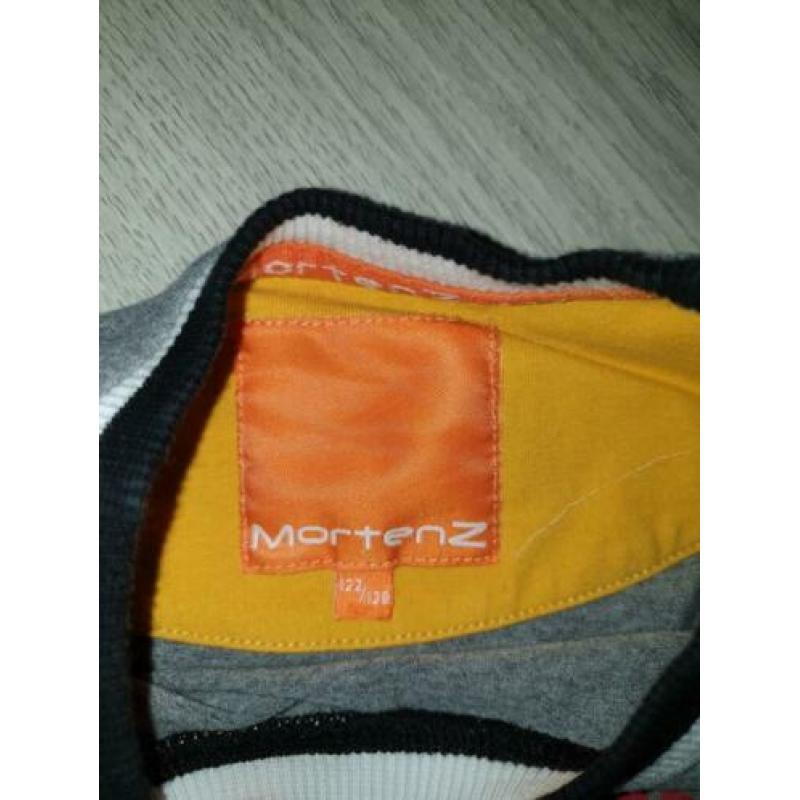 Mortenz shirts 122/128 alleen gewassen