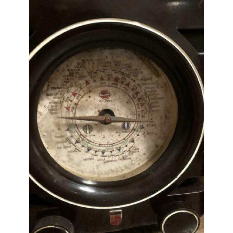 Oude bakelieten radio (kompas)