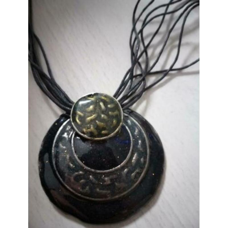 3+1 SALE!! (3) Ketting zwart met geweldige hanger