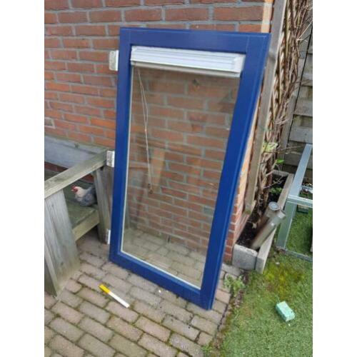 2 houten kozijnen met dubbelglas en ventilatie rooster