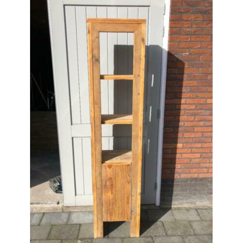 Steigerhouten kast