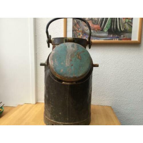 Oude 20 liter melkbus