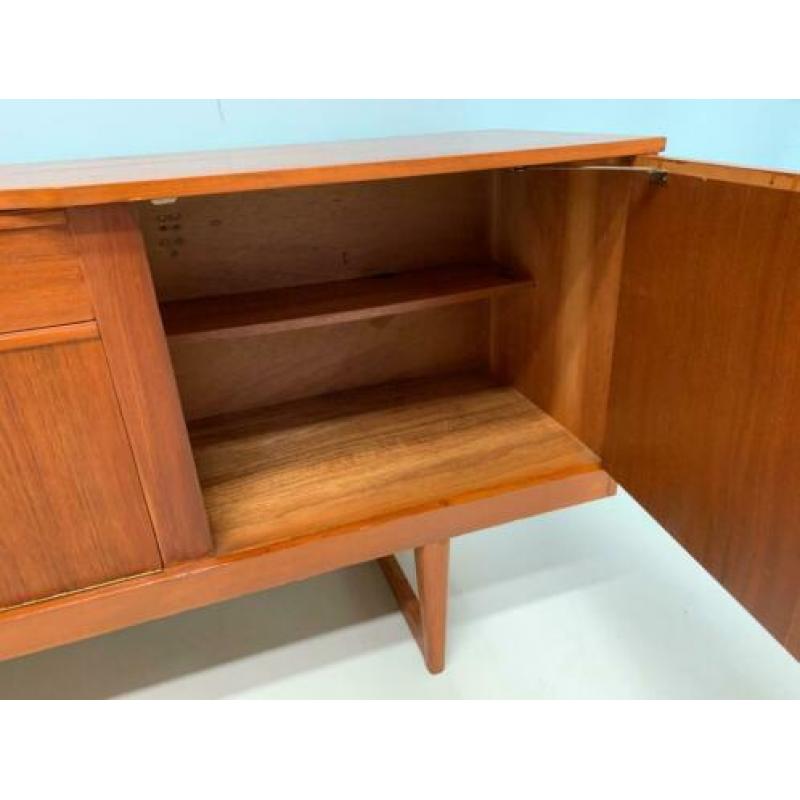 Vintage teak dressoir
