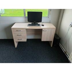 Bureau met lades en kast teab