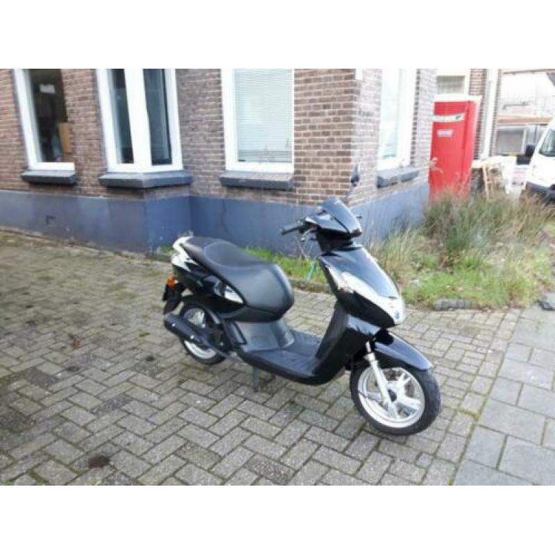 Peugeot kisbee snor 2015