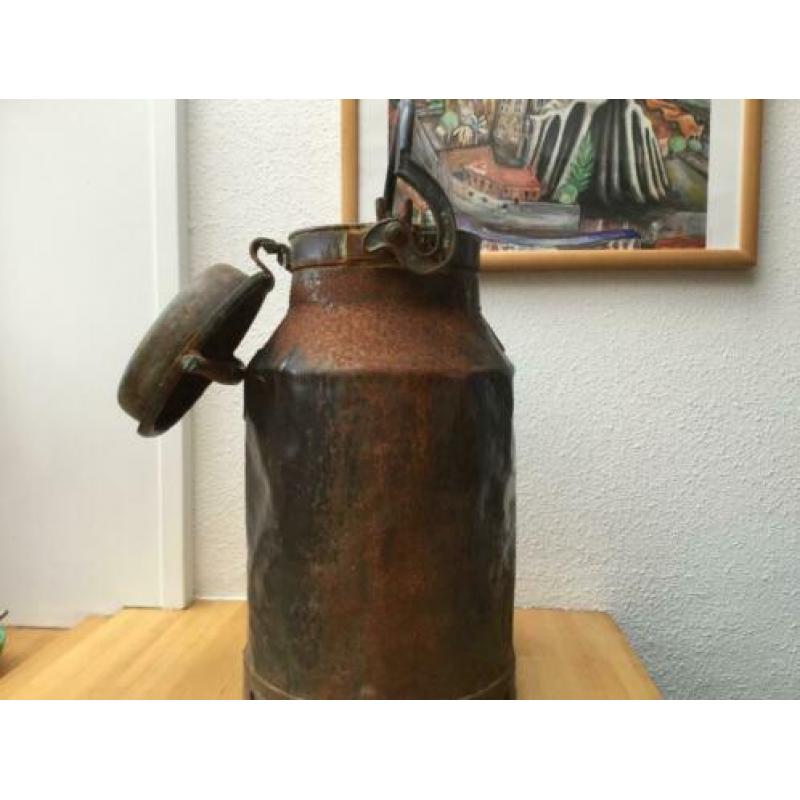 Oude 20 liter melkbus