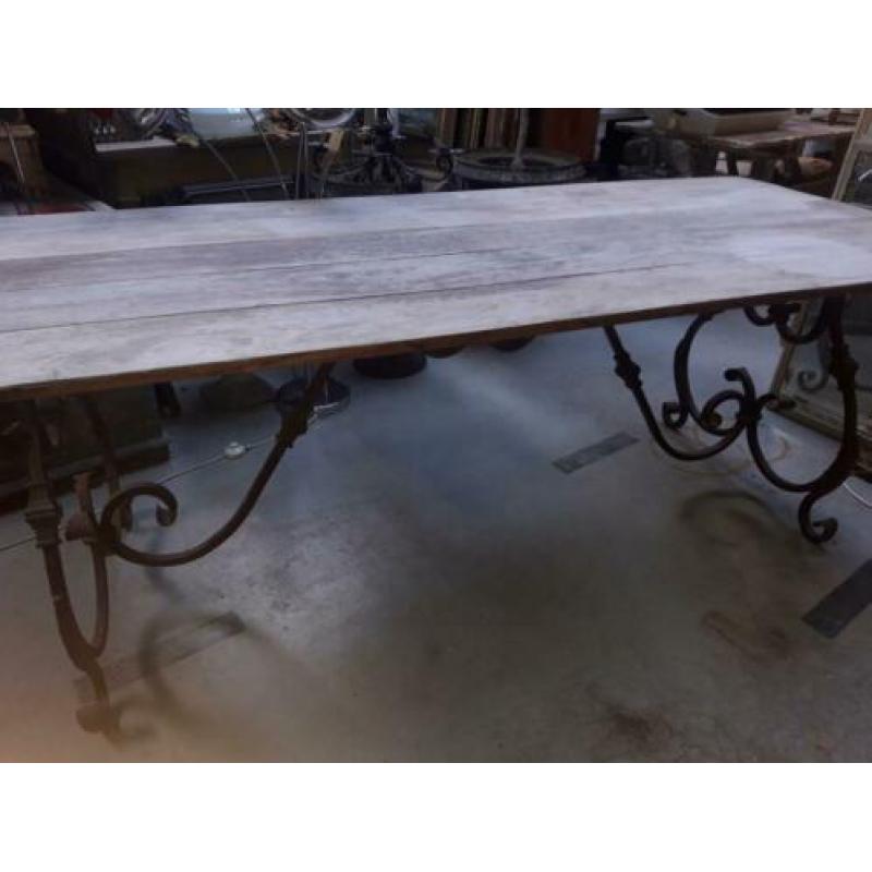 Grote buitentafel hardhouten blad antiek