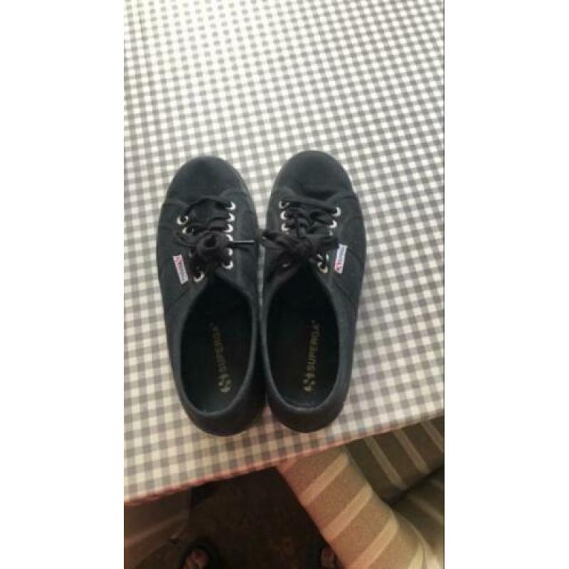 Superga zwart maat 39