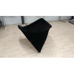 Design fauteuil, zwarte fauteuil, lounge stoel binnen