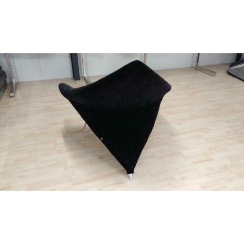 Design fauteuil, zwarte fauteuil, lounge stoel binnen