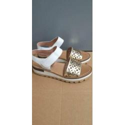 Nieuw ,lederen Zinda sandalen maat 37